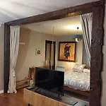 Chatescos - Estudio En Chateau Apartman Escos