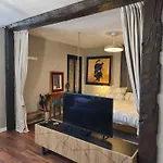 Chatescos - Estudio En Chateau