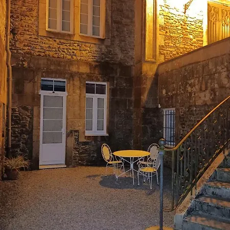 Chatescos - Estudio En Chateau Escos