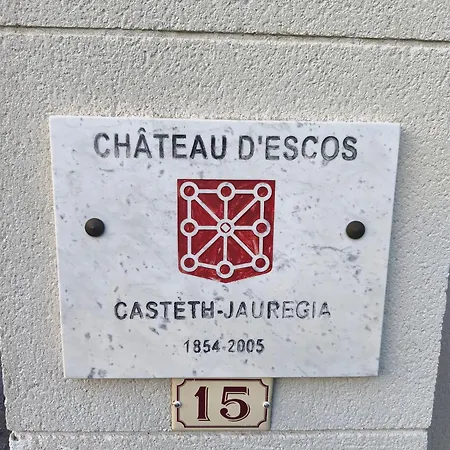 Chatescos - Estudio En Chateau Escos